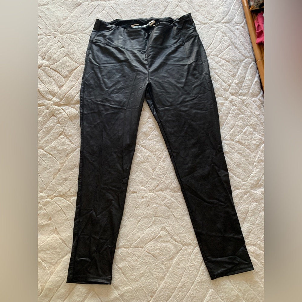 Seven7 Shiny Leather Look Leggings